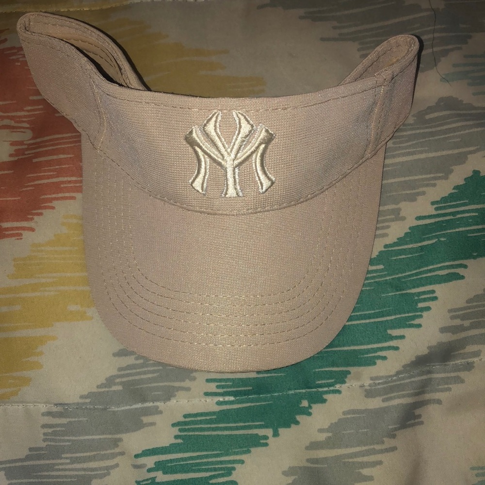 Tan NewYork Yankee sun visor